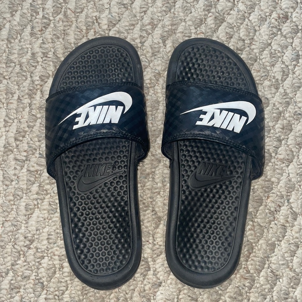 Used Nike slides size 7.5 Womens black flip flops